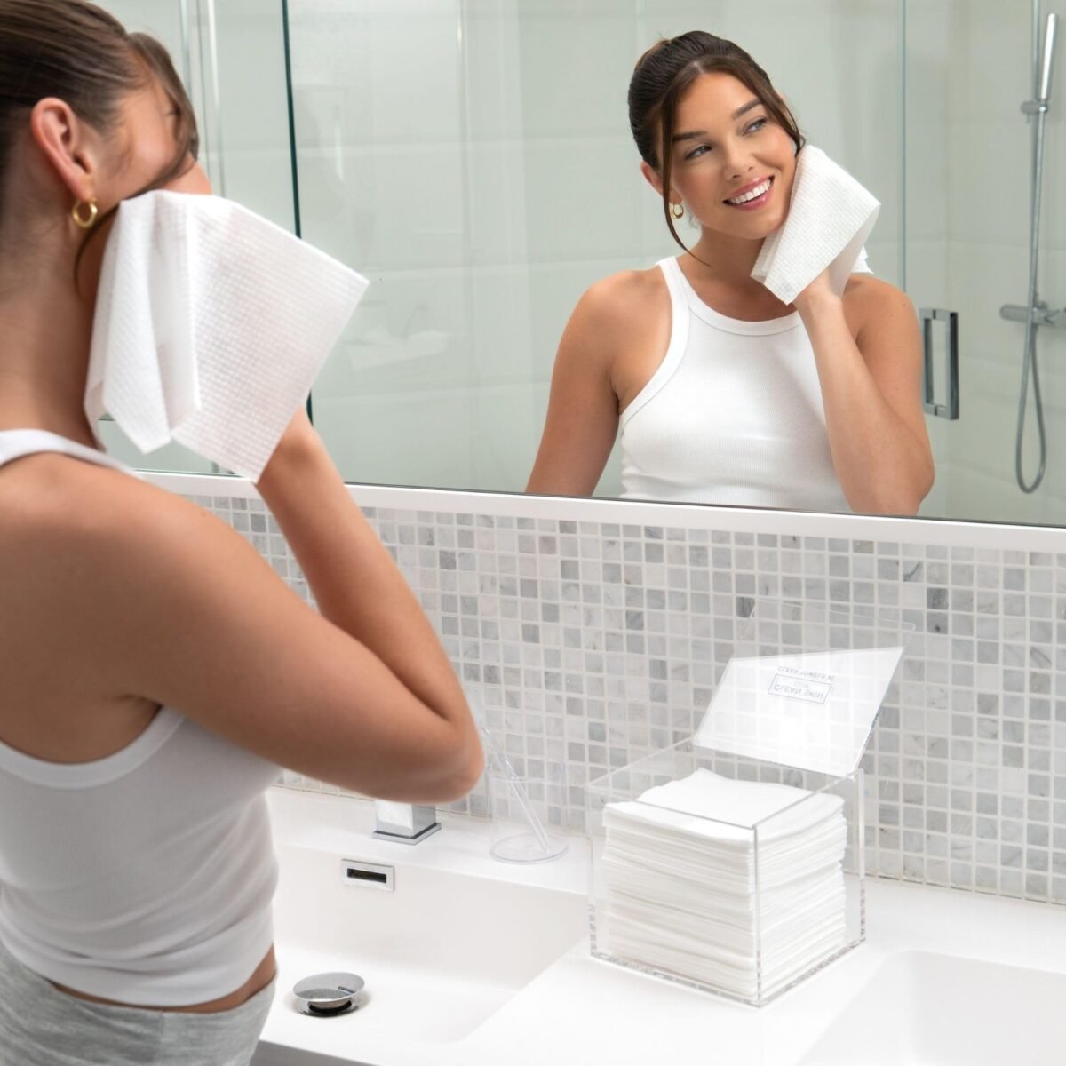 Transparent Acrylic Towel Container - Image 6